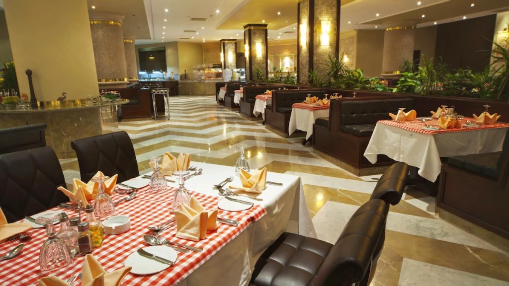 الفندق إيه أم سى رويال - الغردقة